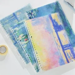 دفتر ملاحظات ملفوف بأوراق فضفاضة